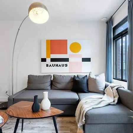 Liv Mtl Urban Spacious Group Suites Near Downtown Montreal-2