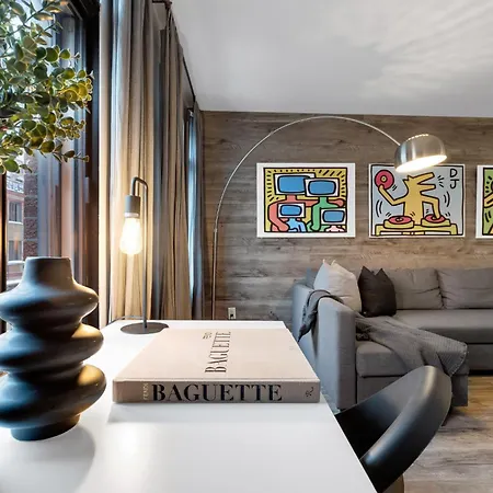 Liv Mtl Urban Spacious Group Suites Near Downtown Montreal-3